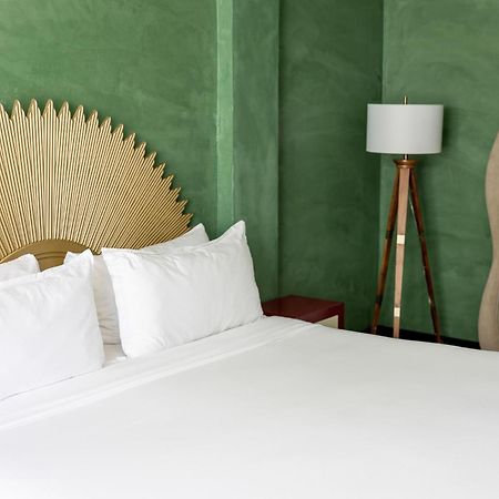 Crest Hotel Suites Маямі-Біч Екстер'єр фото